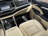 Toyota Highlander 2014 года за 13 900 000 тг. в Актобе – фото 3