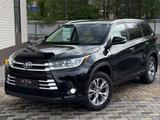 Toyota Highlander 2014 года за 13 900 000 тг. в Актобе