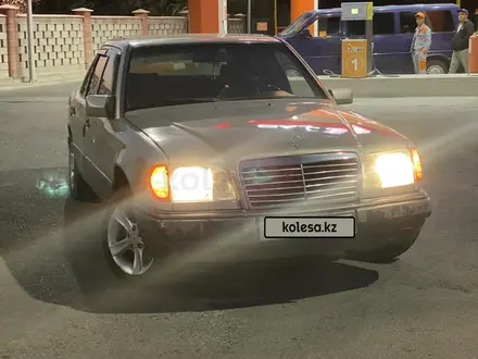 Mercedes-Benz E 230 1990 года за 900 000 тг. в Казалинск – фото 4