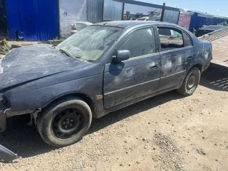 Toyota Avensis, 1999