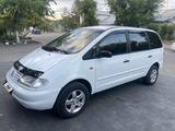 Volkswagen Sharan 1998 годаүшін2 400 000 тг. в Караганда – фото 2