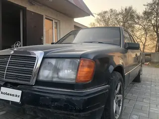 Mercedes-Benz E 230
