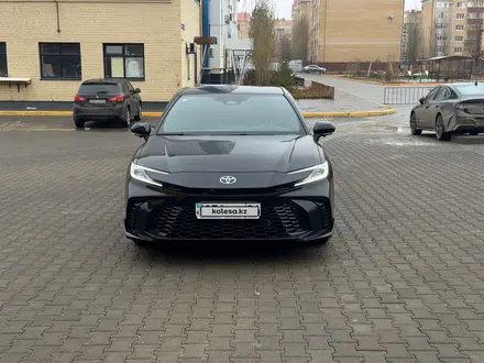 Toyota Camry 2024 года за 17 800 000 тг. в Актобе – фото 2