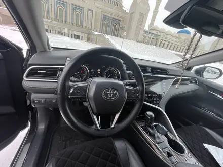 Toyota Camry 2021 года за 15 800 000 тг. в Астана – фото 11