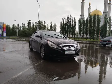 Hyundai Sonata 2010 года за 5 500 000 тг. в Актобе – фото 2
