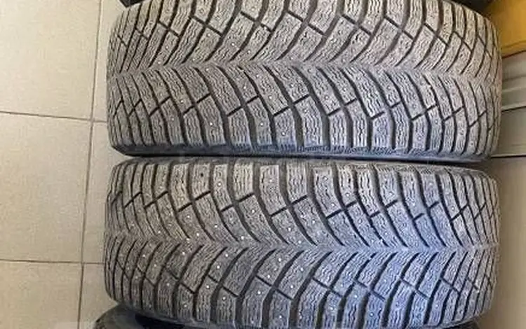 Шина шипованные за 300 000 тг. в Алматы