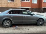 Skoda Superb 2012 года за 77 000 тг. в Астана – фото 2