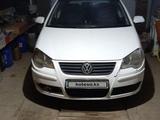 Volkswagen Polo 2005 годаүшін2 200 000 тг. в Жезказган