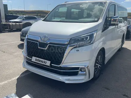 Toyota Granvia 2022 года за 35 000 000 тг. в Алматы