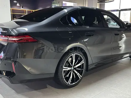 BMW 530 XDrive 2025 года за 49 900 000 тг. в Костанай – фото 4