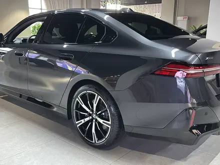 BMW 530 XDrive 2025 года за 49 900 000 тг. в Костанай – фото 5
