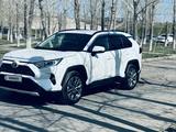 Toyota RAV4 2021 года за 15 800 000 тг. в Астана