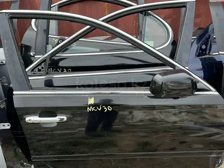 Двери передние задние LEXUS ES300 MCV30 за 1 000 тг. в Астана