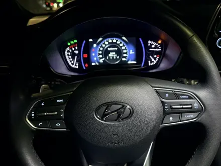 Hyundai Santa Fe 2020 года за 12 800 000 тг. в Алматы – фото 17