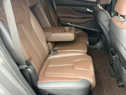 Hyundai Santa Fe 2020 года за 12 800 000 тг. в Алматы – фото 25