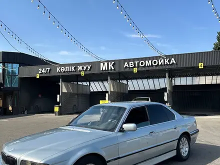 BMW 740 1995 года за 2 600 000 тг. в Алматы