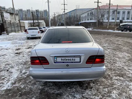 Mercedes-Benz E 320 1999 года за 4 600 000 тг. в Астана – фото 12