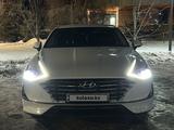 Hyundai Sonata 2021 года за 11 500 000 тг. в Актобе – фото 2