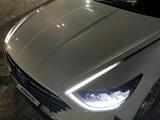 Hyundai Sonata 2021 года за 11 500 000 тг. в Актобе – фото 3