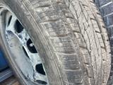 Диски на 16 с шинами в идеальном состоянии одна штука надо запаску за 30 000 тг. в Актобе