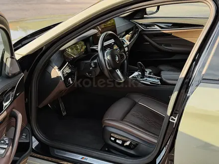 BMW 530 2022 года за 24 700 000 тг. в Алматы – фото 17