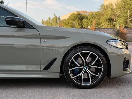 BMW 530 2022 года за 24 700 000 тг. в Алматы – фото 32