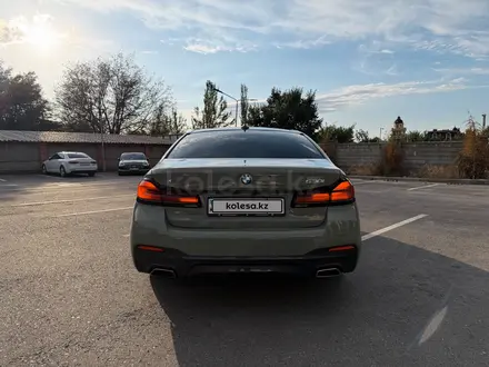 BMW 530 2022 года за 24 700 000 тг. в Алматы – фото 5