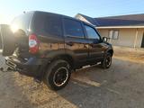 Chevrolet Niva 2015 года за 1 500 000 тг. в Атырау – фото 2