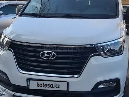 Hyundai Starex 2018 года за 14 500 000 тг. в Астана