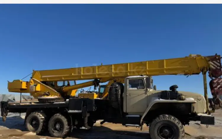 Сдаётся в аренду автокран 25т Урал в Атырау