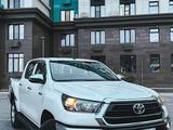 Toyota Hilux 2022 года за 19 300 000 тг. в Атырау