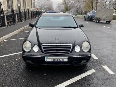 Mercedes-Benz E 500 2002 года за 5 300 000 тг. в Алматы – фото 2