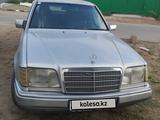 Mercedes-Benz E 200 1994 года за 1 800 000 тг. в Уральск – фото 2