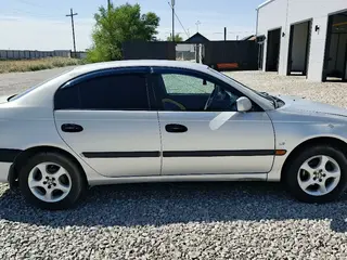 Toyota Avensis, 1999