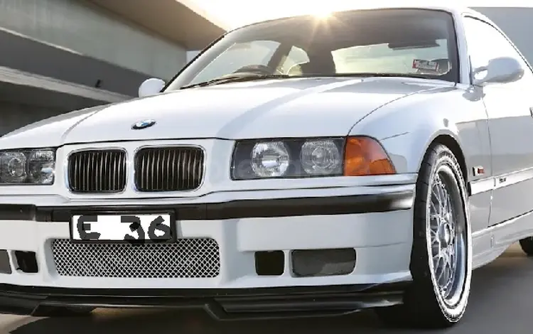 Стекло фары BMW E36 за 6 500 тг. в Актобе