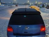 Volkswagen Golf 2001 года за 2 100 000 тг. в Семей – фото 2