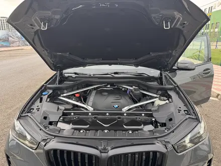 BMW X5 2025 года за 69 800 000 тг. в Астана – фото 11