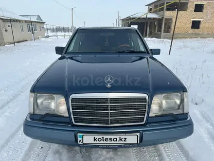 Mercedes-Benz E 220 1994 года за 3 700 000 тг. в Бауыржана Момышулы