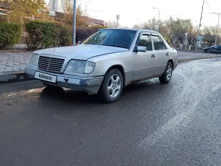 Mercedes-Benz E 200 1994 года за 1 760 000 тг. в Караганда – фото 3