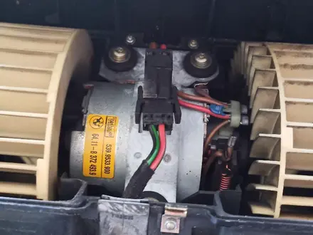 Моторчик печки на рендж ровер L332 за 25 000 тг. в Алматы – фото 4