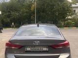 Hyundai Elantra 2019 года за 8 500 000 тг. в Шымкент – фото 3