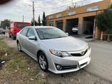 Toyota Camry 2013 года за 6 200 000 тг. в Актобе – фото 2