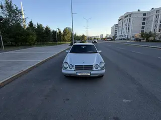Mercedes-Benz E 230