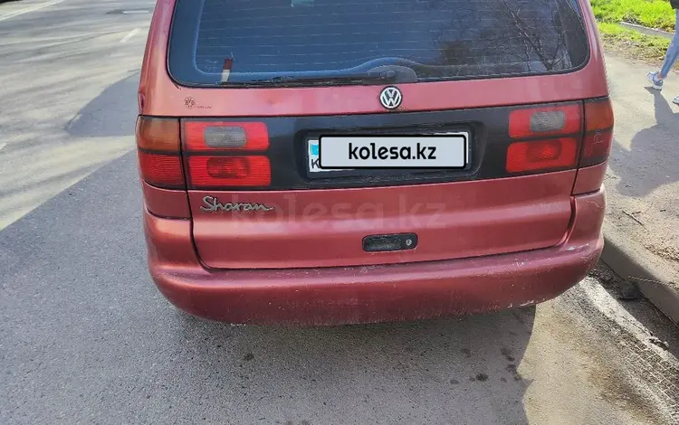 Volkswagen Sharan 1996 годаүшін1 800 000 тг. в Алматы