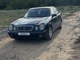Mercedes-Benz E 240 2000 года за 2 800 000 тг. в Павлодар