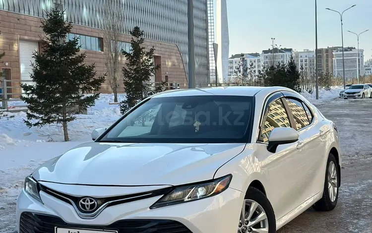 Toyota Camry 2018 года за 12 800 000 тг. в Астана