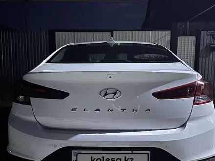 Hyundai Elantra 2020 года за 8 000 000 тг. в Уральск – фото 3