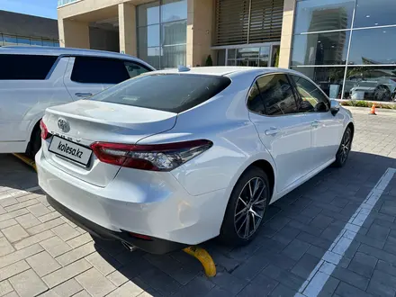 Toyota Camry 2023 года за 19 000 000 тг. в Павлодар – фото 2