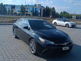 Toyota Camry 2015 года за 7 000 000 тг. в Актобе – фото 2