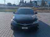 Toyota Camry 2015 года за 7 000 000 тг. в Актобе – фото 3